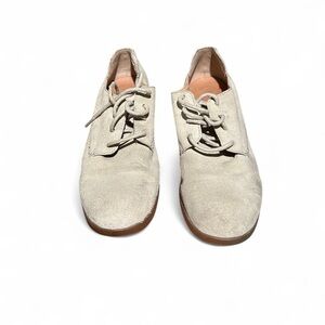 Women's Cream Lace-Up Shoes